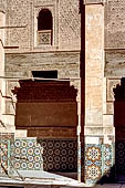 Marrakech - la Madrasa di Ben Youssef, particolare del patio centrale. 